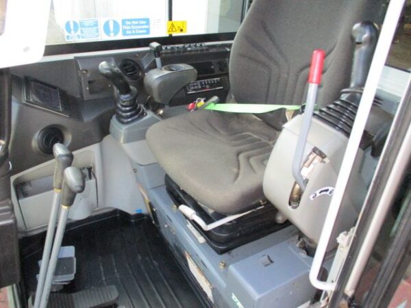 Takeuchi TB230 (375) – Image 22
