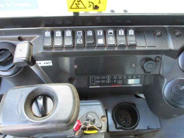 Takeuchi TB230 (375) – Image 18