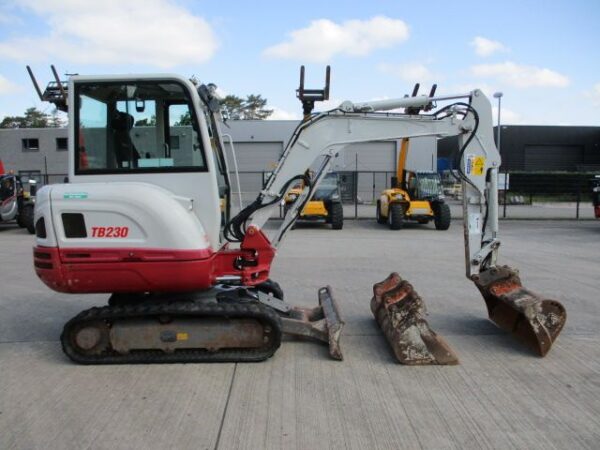 Takeuchi TB230 (375) – Image 5