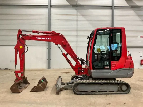 Takeuchi TB 235