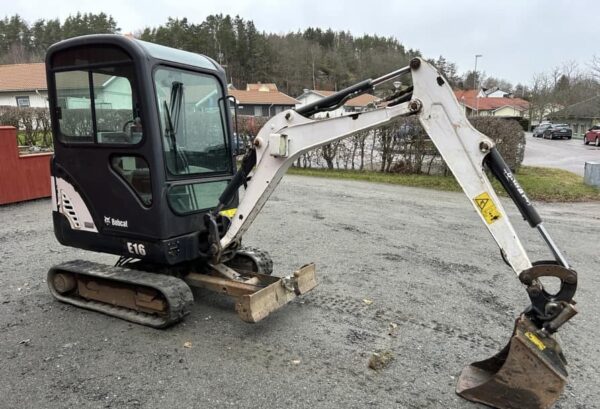 Bobcat E16