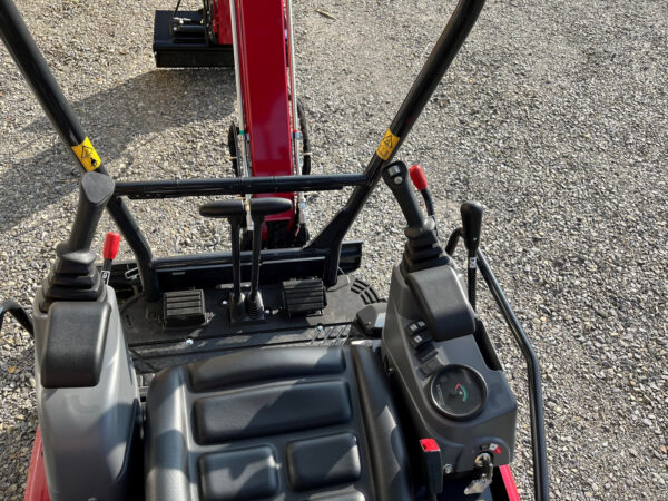 Yanmar Vio17 – Image 10