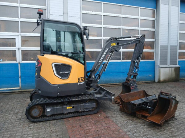 Volvo JECR25D avec armoire de charge – Image 5
