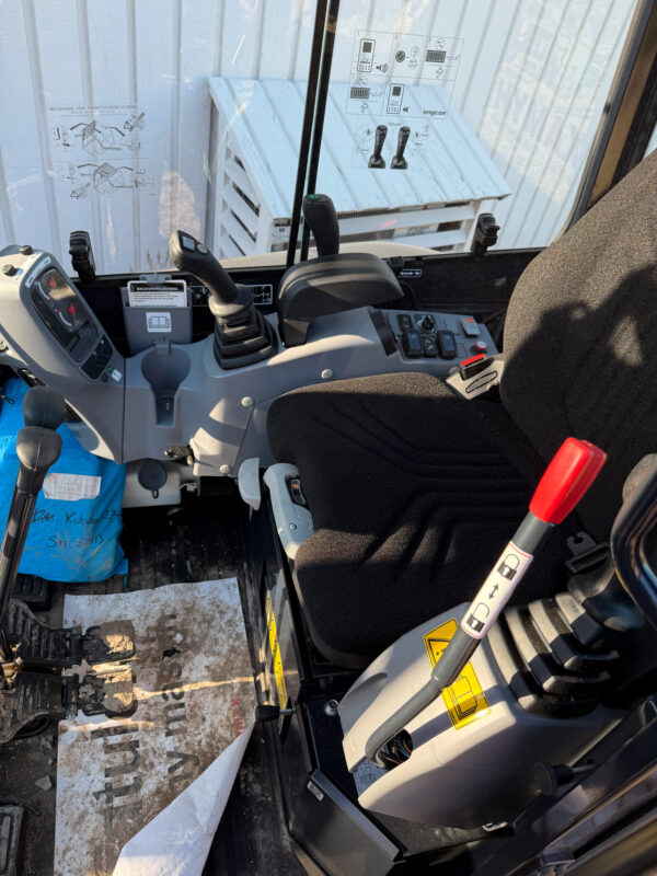 Kubota U27-4 HI avec rotor inclinable – Image 5