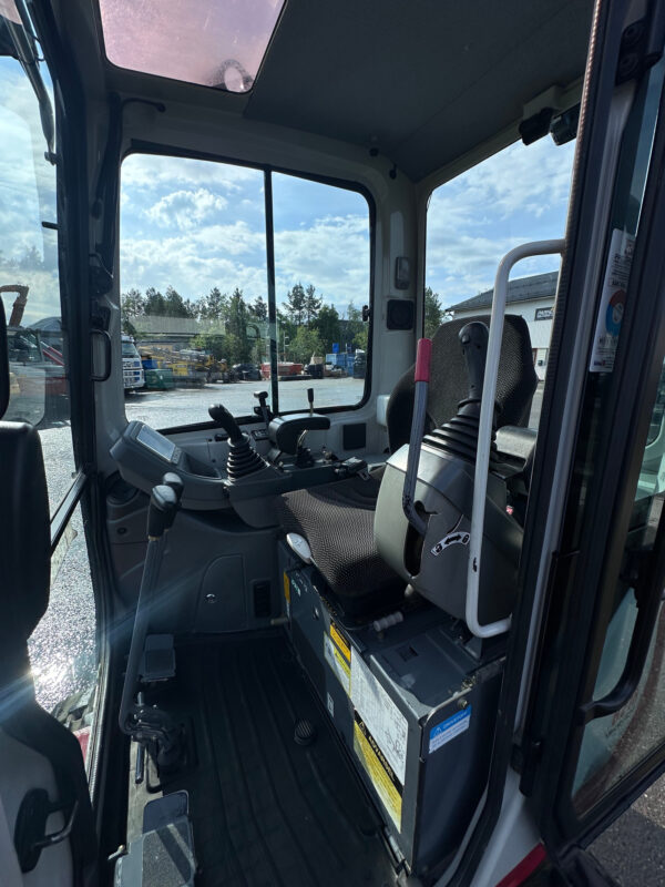 Takeuchi TB216 – Image 9