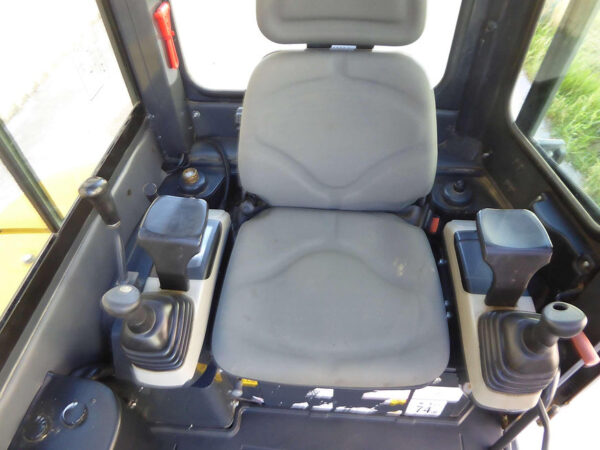 KOMATSU PC 26 MR-3 – Image 12